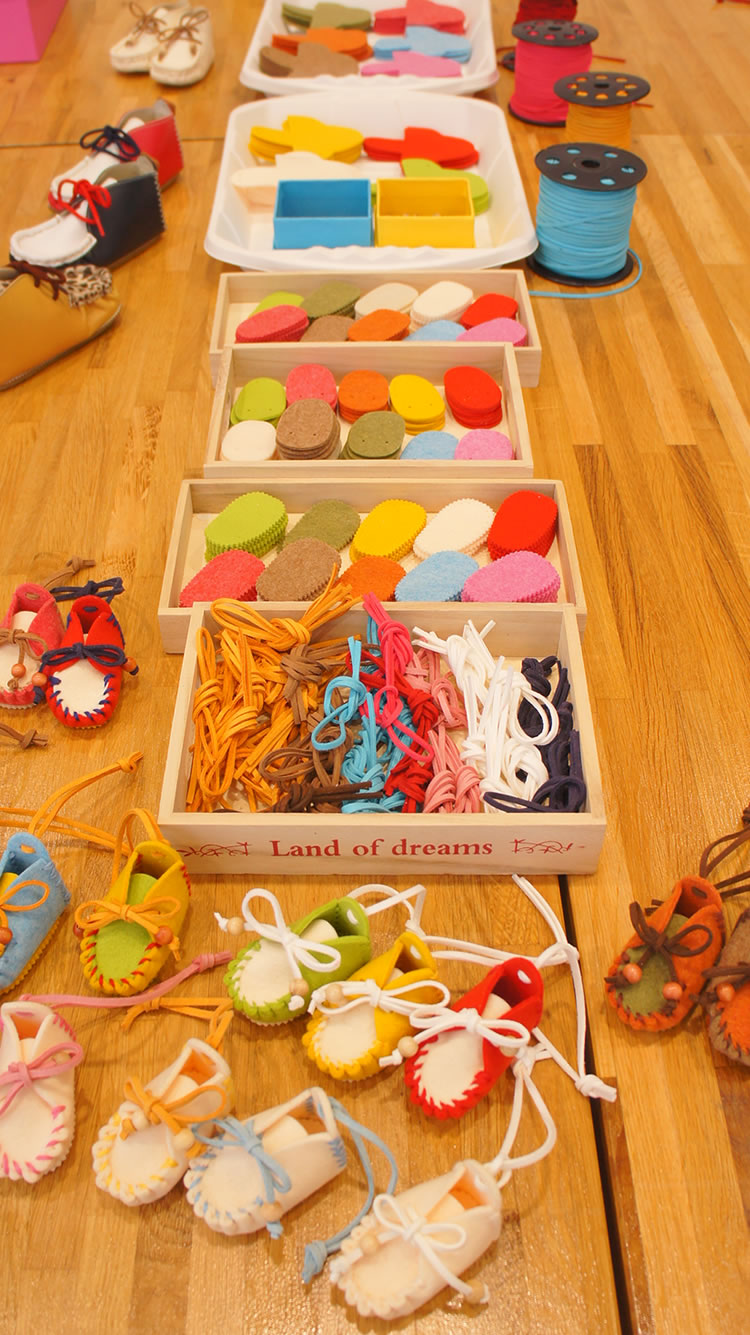 フェルトのベビーシューズ